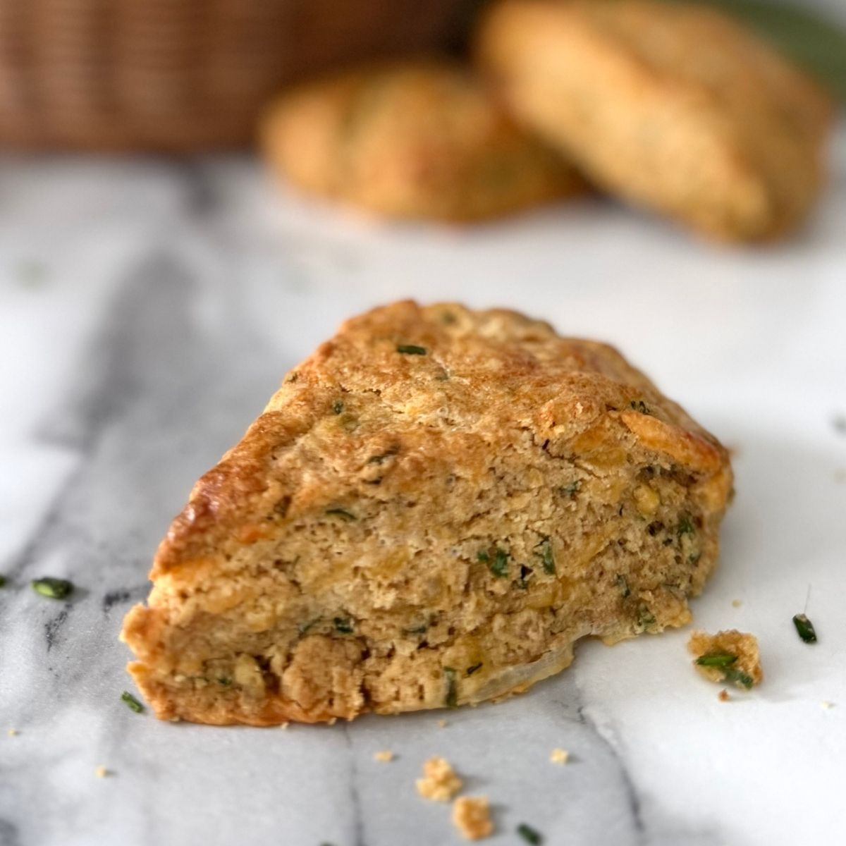fresh milled einkorn cheddar chive scones
